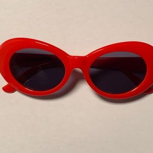 Red clout glasses
